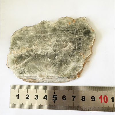 Forma irregolare di foglio di mica di moscovite con contenuto ottimale di MgO 0,3-5,4%